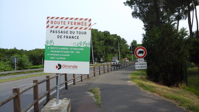 Značka silniční uzavírky Tour de France od roku 2023