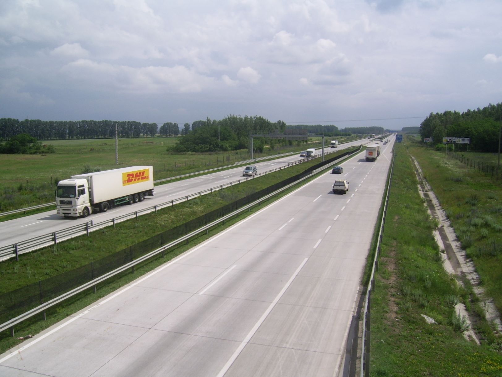 Dálnice M0, Maďarsko – fotografie @ Beroesz, CC BY-SA 3.0, prostřednictvím Wikimedia Commons